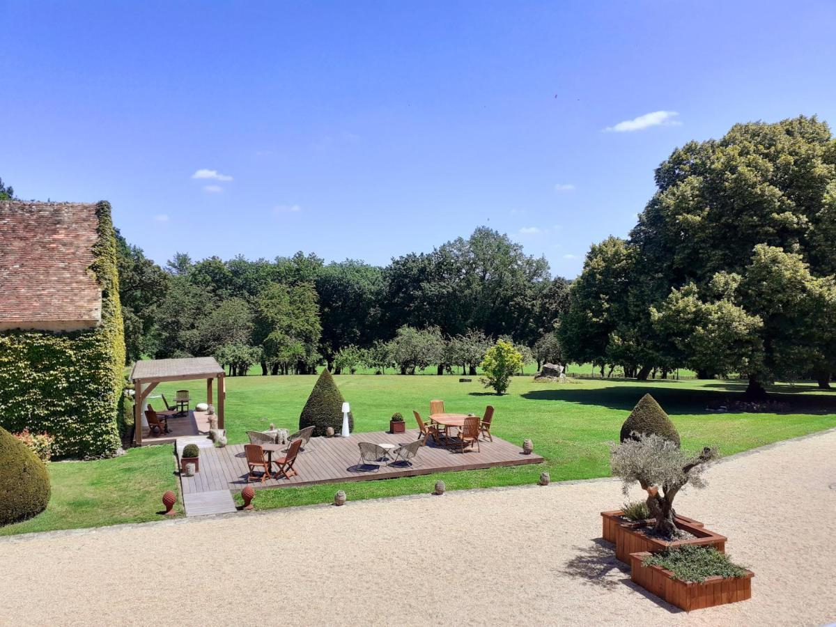 Hotel Domaine De La Limetiere Neuvy-le-Roi Esterno foto