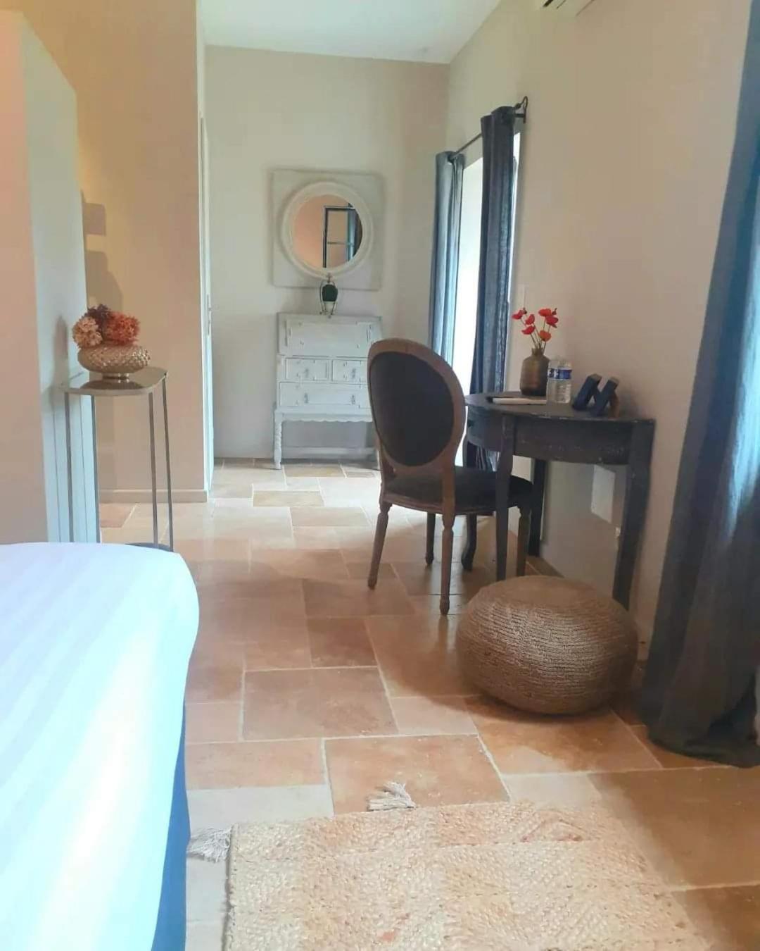 Hotel Domaine De La Limetiere Neuvy-le-Roi Esterno foto