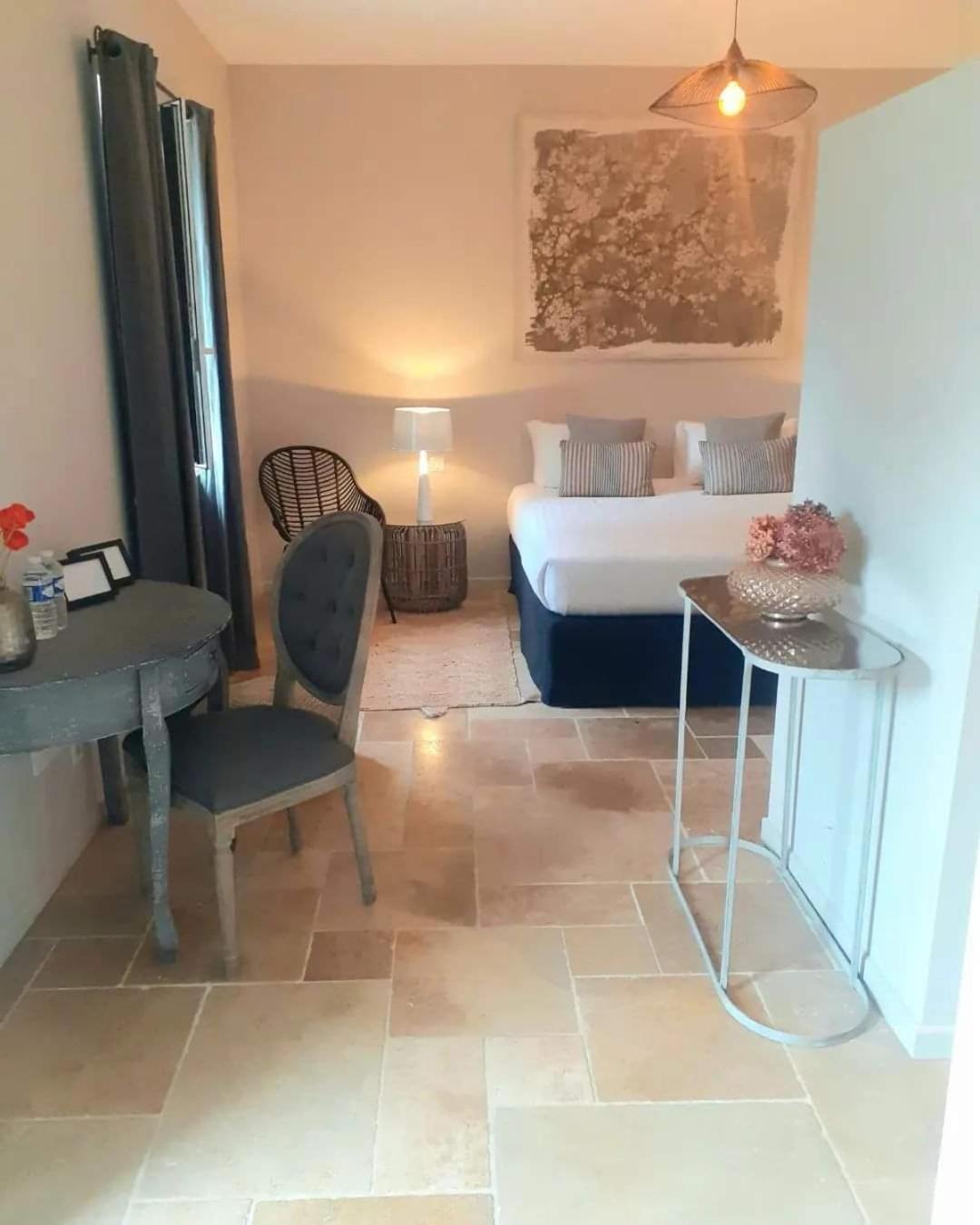 Hotel Domaine De La Limetiere Neuvy-le-Roi Esterno foto