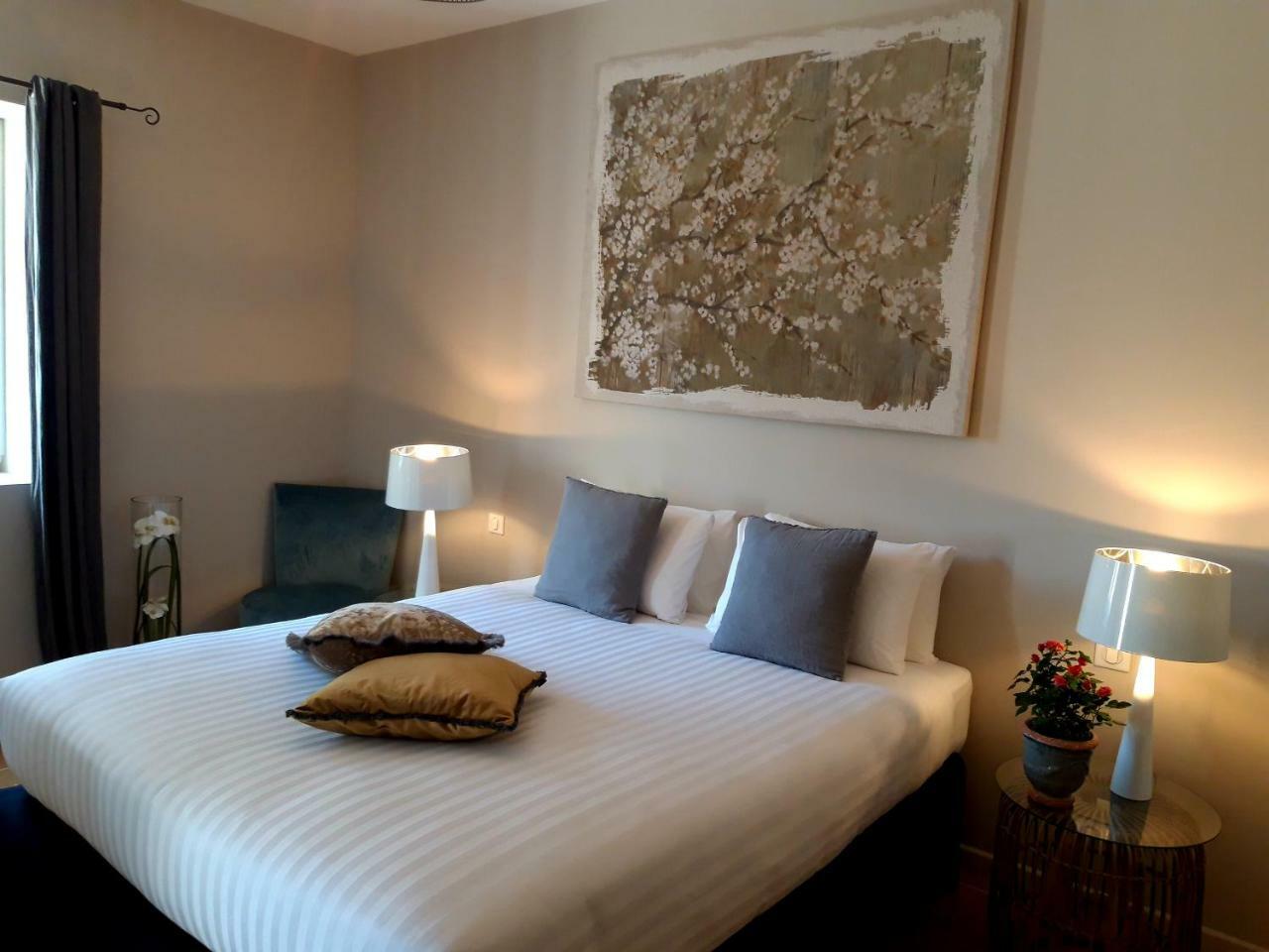 Hotel Domaine De La Limetiere Neuvy-le-Roi Esterno foto